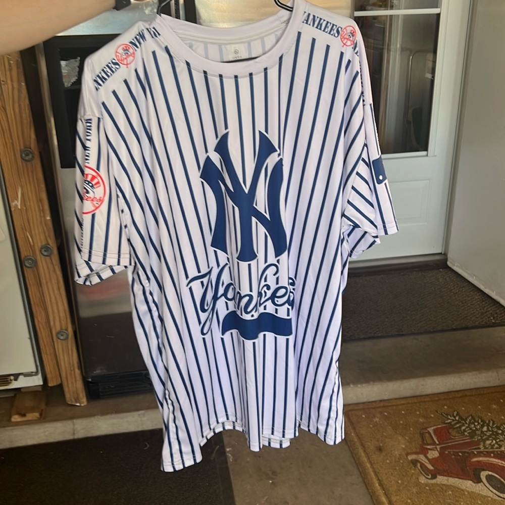 Yankees MLB shirt